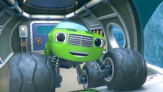 Вспыш и чудо машинки мини 4 серия - Подводные приключения Огурчика